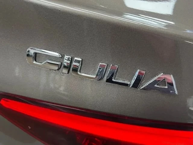 2019 Alfa Romeo Giulia - Image 17 of 17