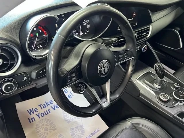 2019 Alfa Romeo Giulia - Image 14 of 17