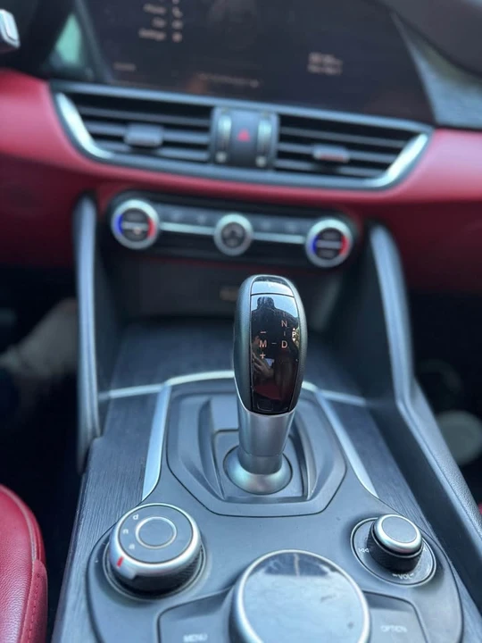 2019 Alfa Romeo Giulia - Image 14 of 15