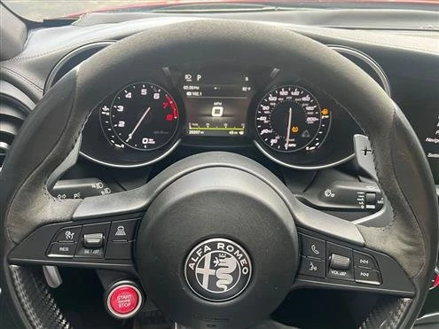 2019 Alfa Romeo Giulia - Image 10 of 19