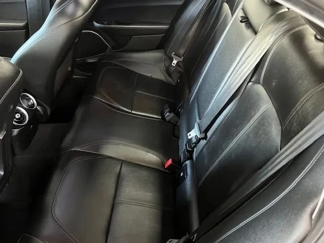 2019 Alfa Romeo Giulia - Image 10 of 17