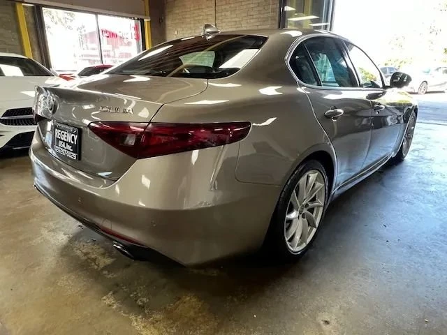 2019 Alfa Romeo Giulia - Image 6 of 17