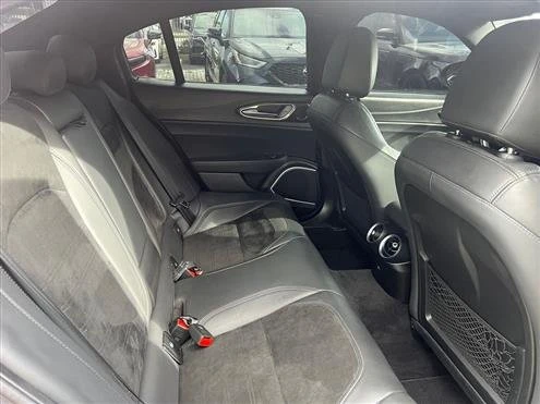 2019 Alfa Romeo Giulia - Image 8 of 19
