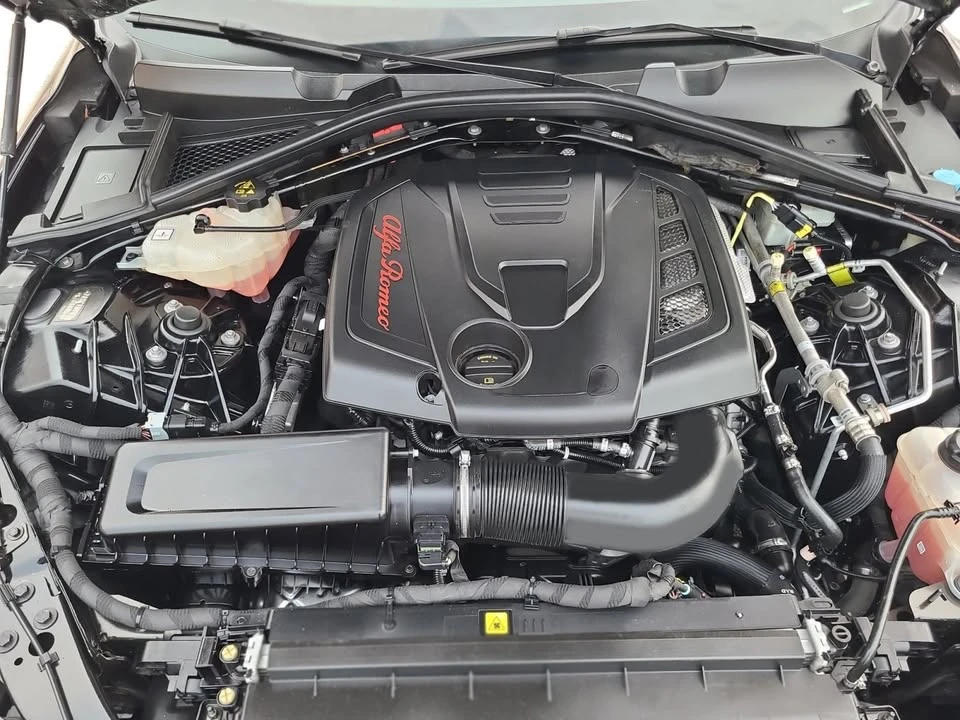 2019 Alfa Romeo Giulia - Image 17 of 18