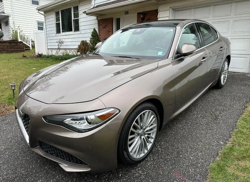 2019 Alfa Romeo Giulia - Image 2 of 9