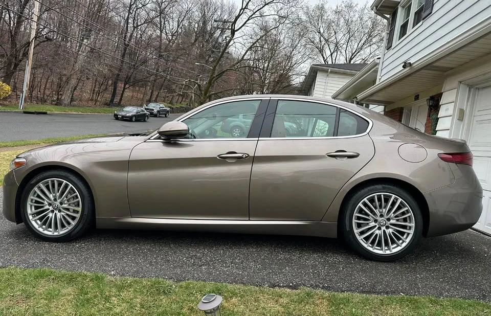 2019 Alfa Romeo Giulia - Image 4 of 9