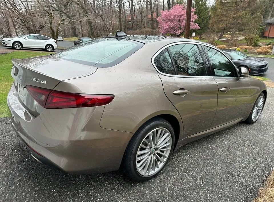 2019 Alfa Romeo Giulia - Image 5 of 9