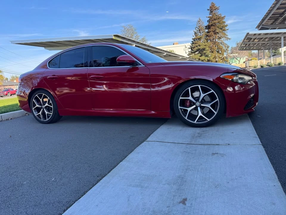 2019 Alfa Romeo Giulia - Image 5 of 15