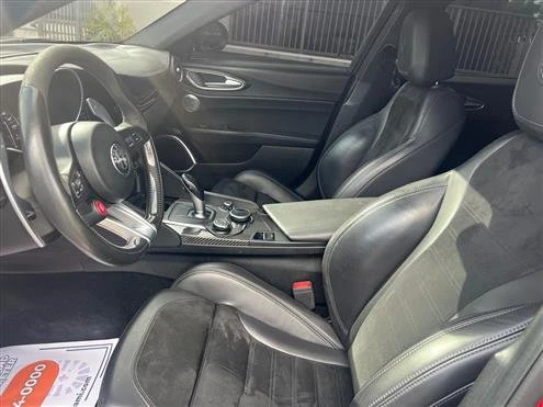 2019 Alfa Romeo Giulia - Image 7 of 19