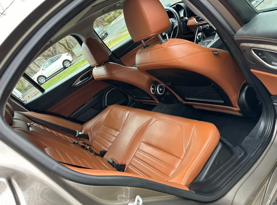 2019 Alfa Romeo Giulia - Image 7 of 9