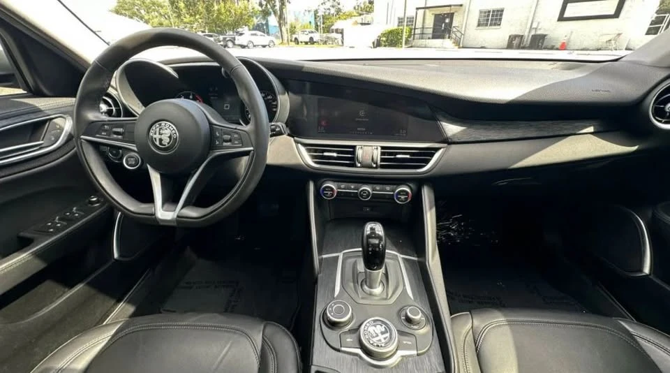 2019 Alfa Romeo Giulia - Image 8 of 8