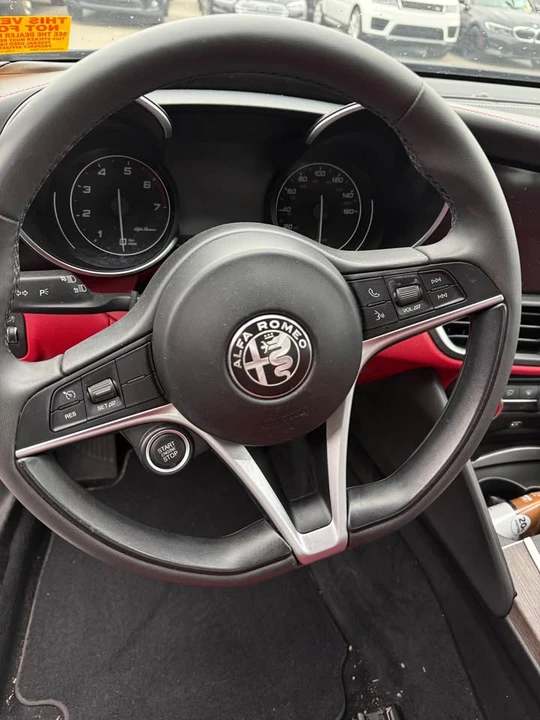2019 Alfa Romeo Giulia - Image 5 of 7