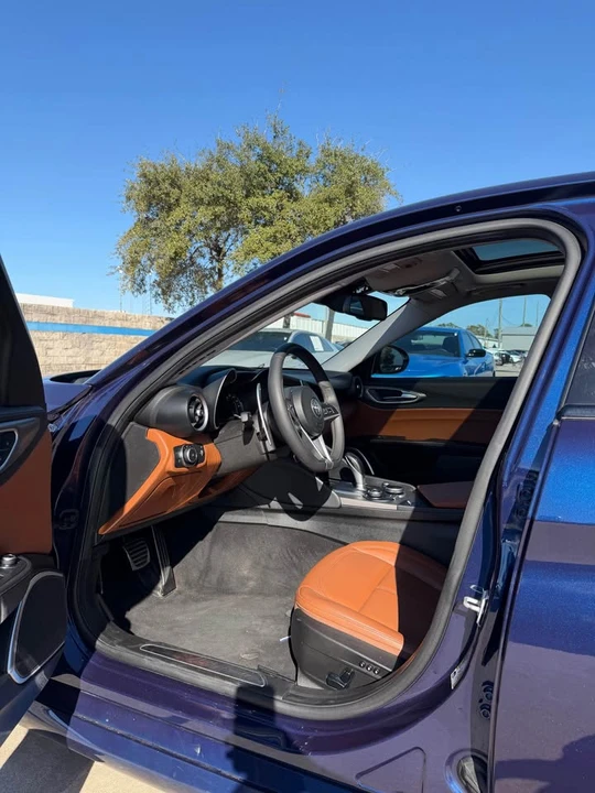 2019 Alfa Romeo Giulia - Image 5 of 8