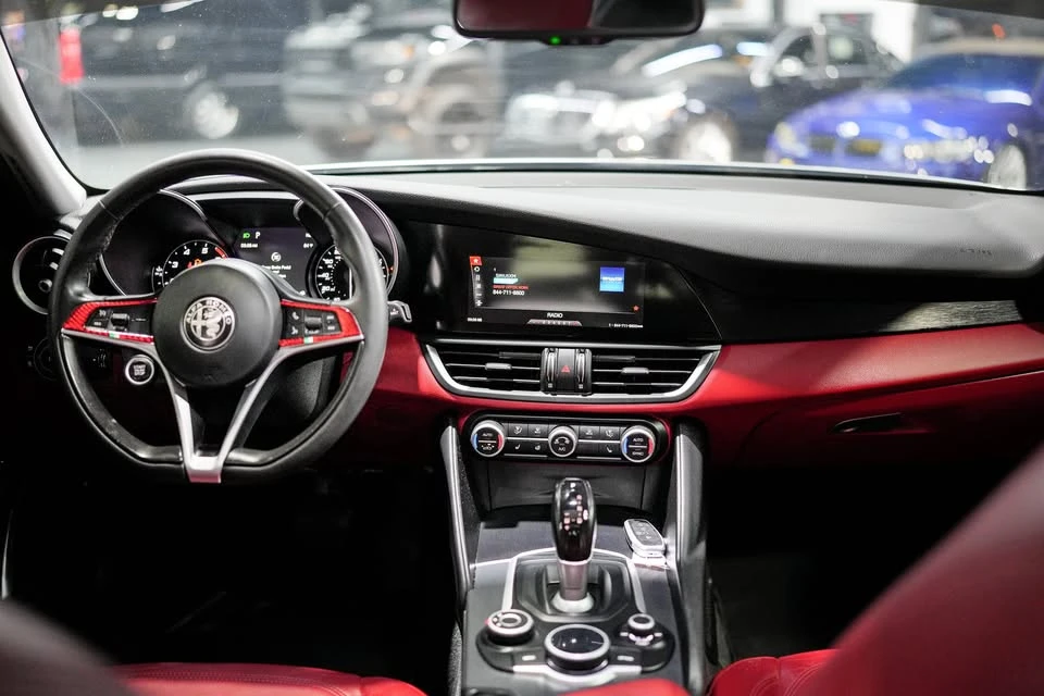 2019 Alfa Romeo Giulia - Image 7 of 10