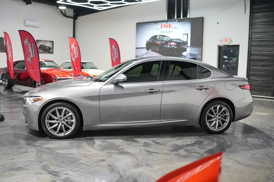 2019 Alfa Romeo Giulia - Image 6 of 10