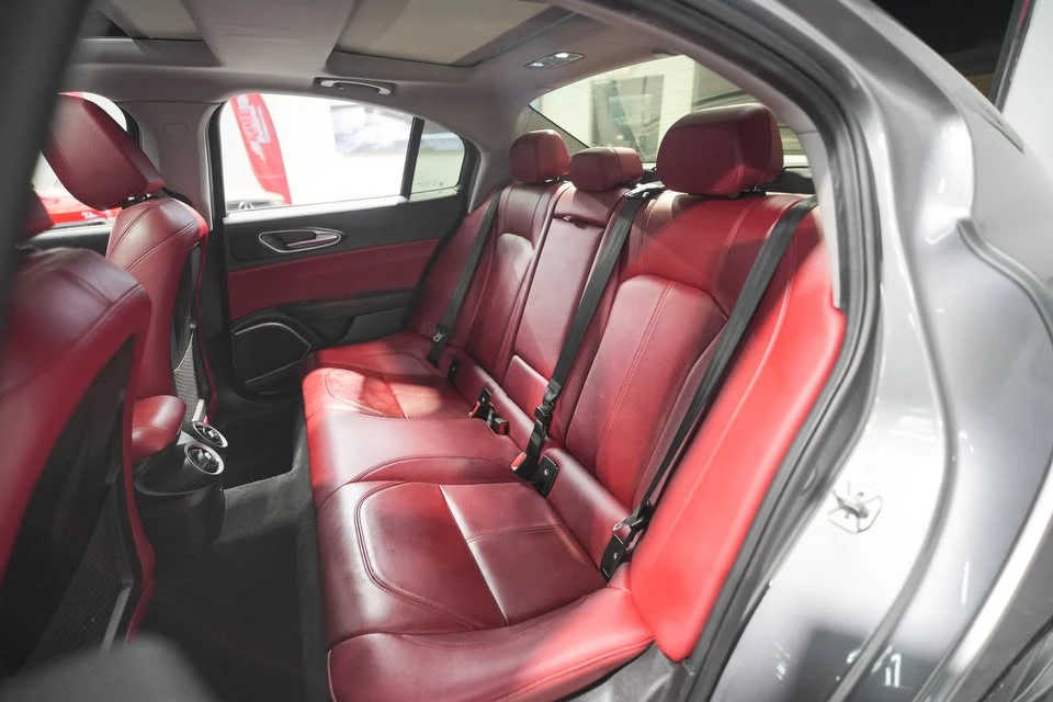 2019 Alfa Romeo Giulia - Image 9 of 10
