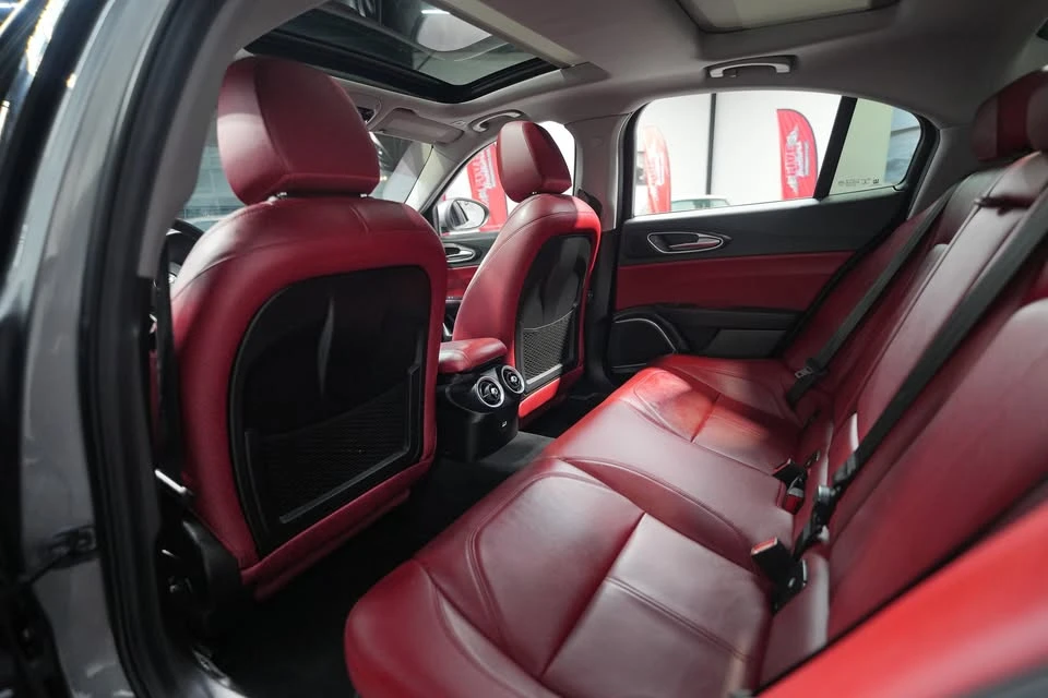 2019 Alfa Romeo Giulia - Image 10 of 10
