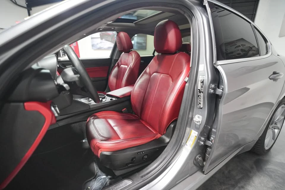2019 Alfa Romeo Giulia - Image 8 of 10