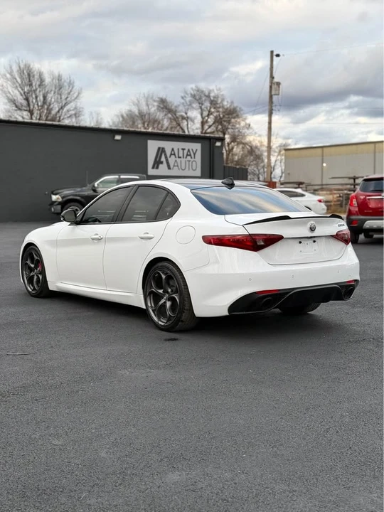 2019 Alfa Romeo Giulia - Image 4 of 14
