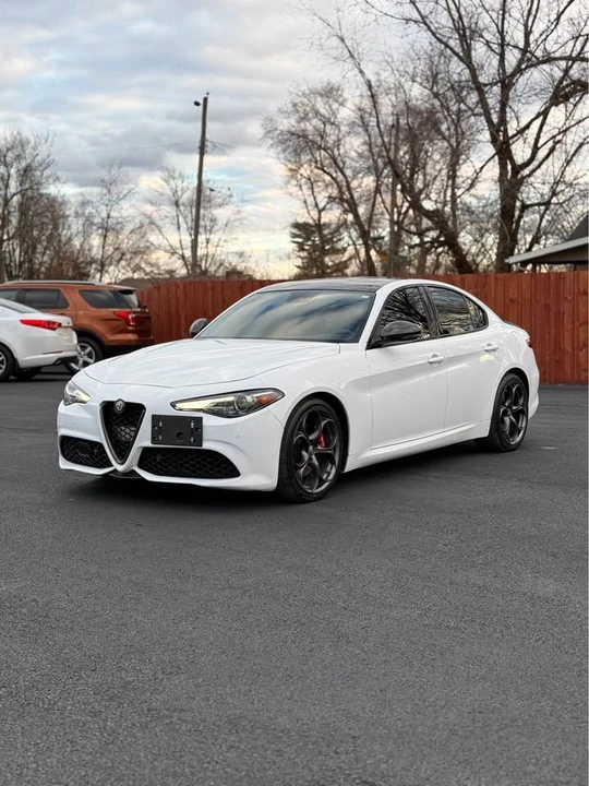 2019 Alfa Romeo Giulia - Image 3 of 14
