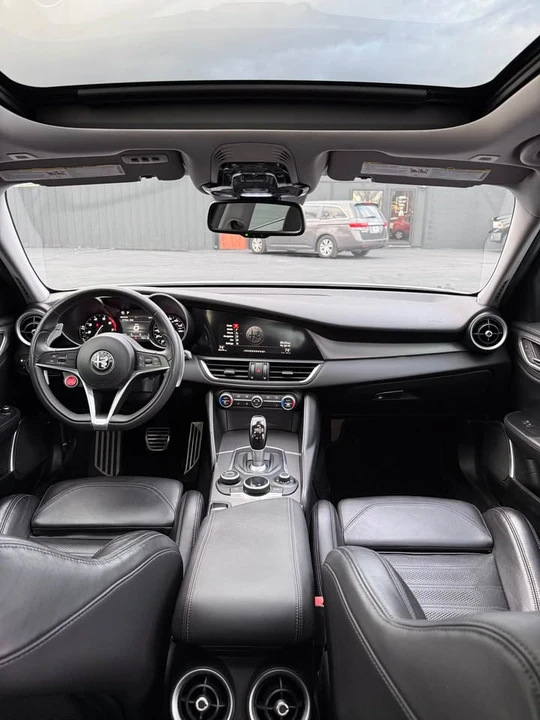2019 Alfa Romeo Giulia - Image 11 of 14