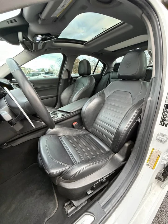 2019 Alfa Romeo Giulia - Image 7 of 14
