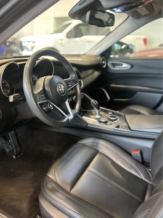 2019 Alfa Romeo Giulia - Image 9 of 14