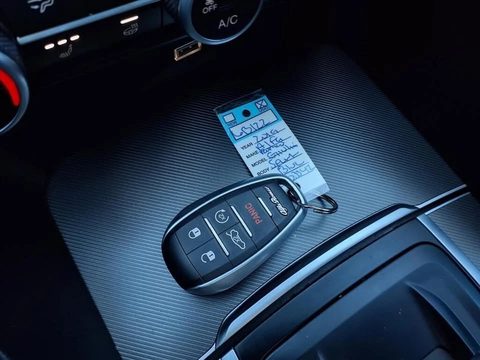 2019 Alfa Romeo Giulia - Image 13 of 14