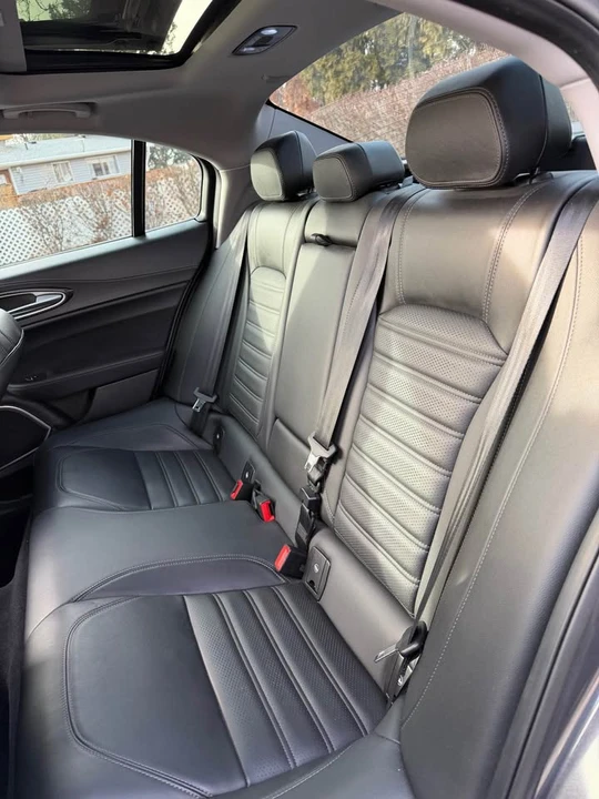 2019 Alfa Romeo Giulia - Image 8 of 19