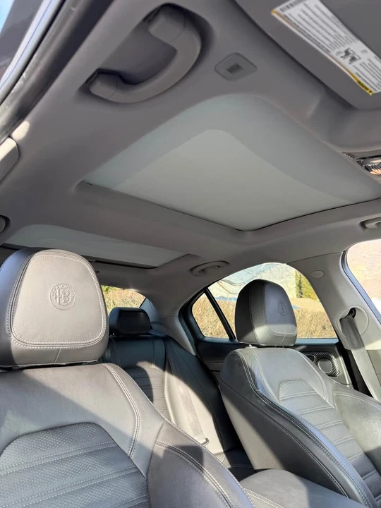 2019 Alfa Romeo Giulia - Image 15 of 19