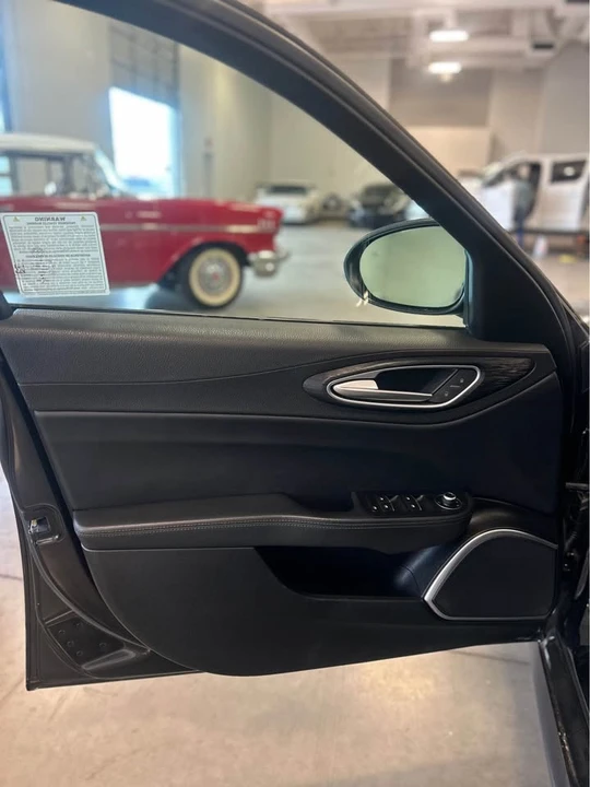 2019 Alfa Romeo Giulia - Image 7 of 13