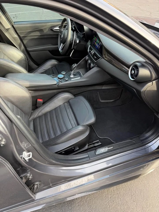 2019 Alfa Romeo Giulia - Image 7 of 19