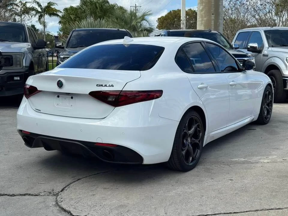2019 Alfa Romeo Giulia - Image 6 of 15