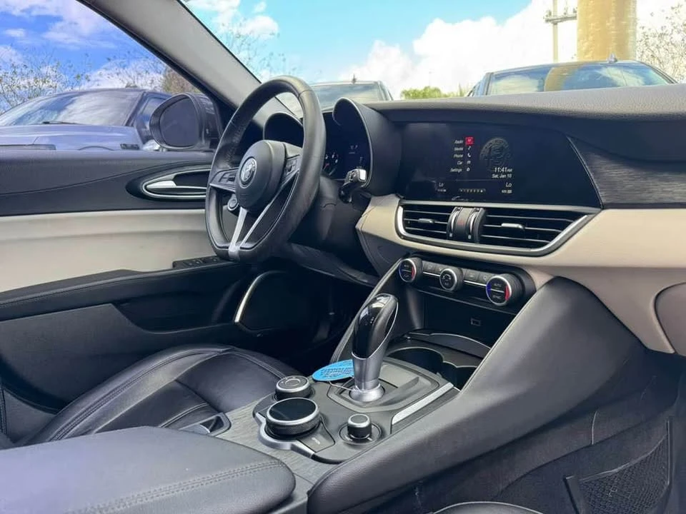 2019 Alfa Romeo Giulia - Image 11 of 15