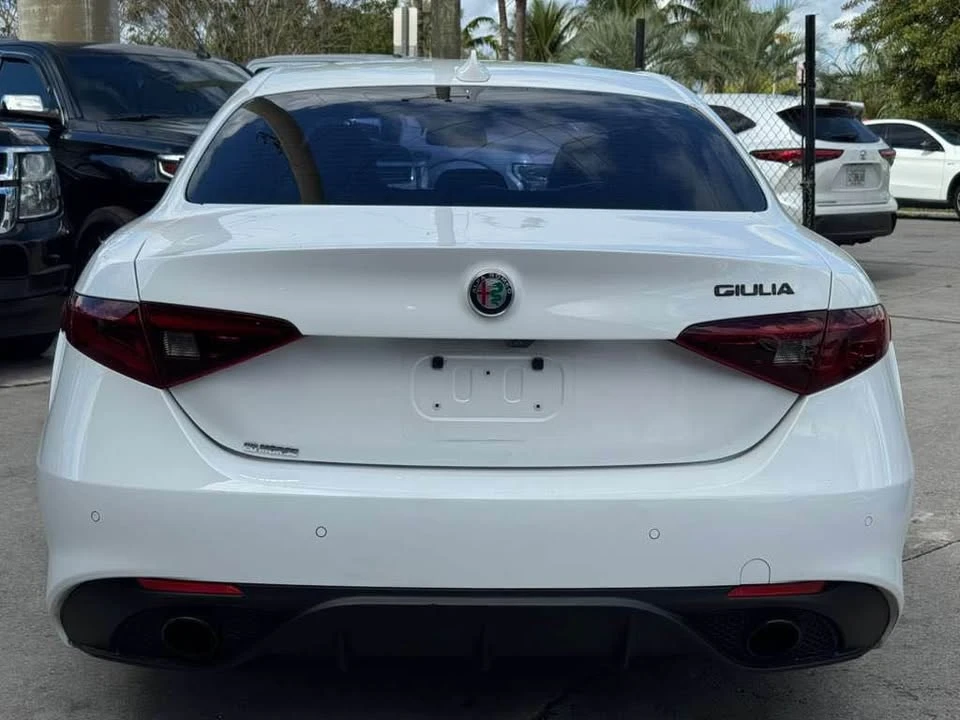 2019 Alfa Romeo Giulia - Image 5 of 15