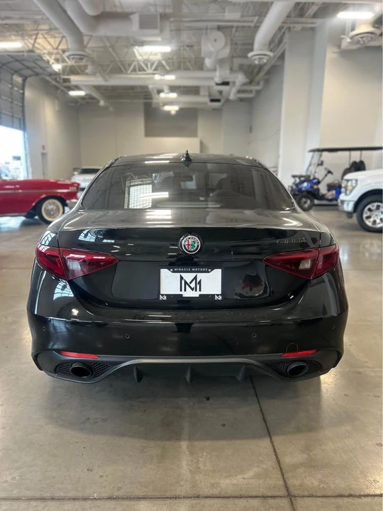 2019 Alfa Romeo Giulia - Image 5 of 13