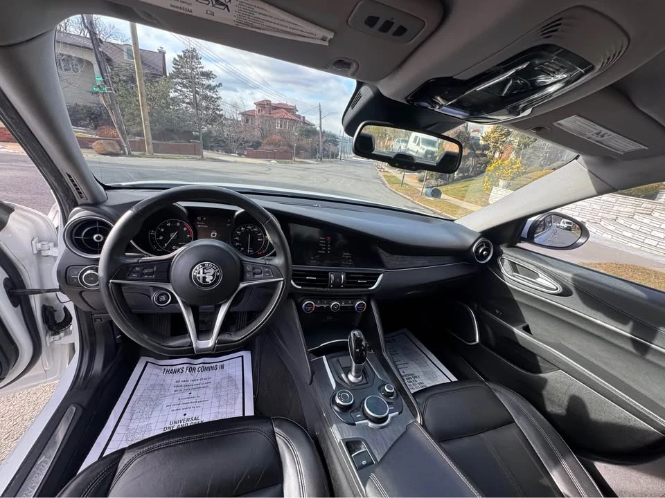 2019 Alfa Romeo Giulia - Image 6 of 6