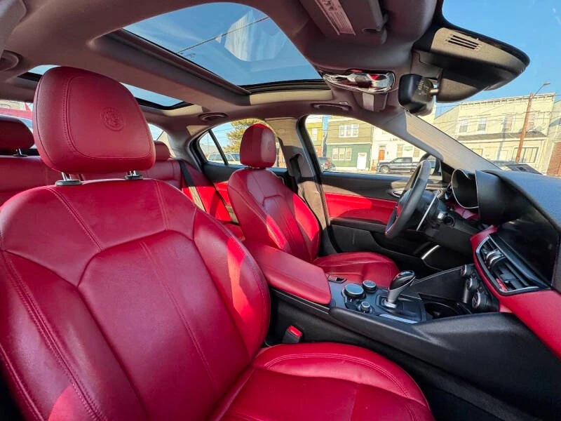 2019 Alfa Romeo Giulia - Image 8 of 17