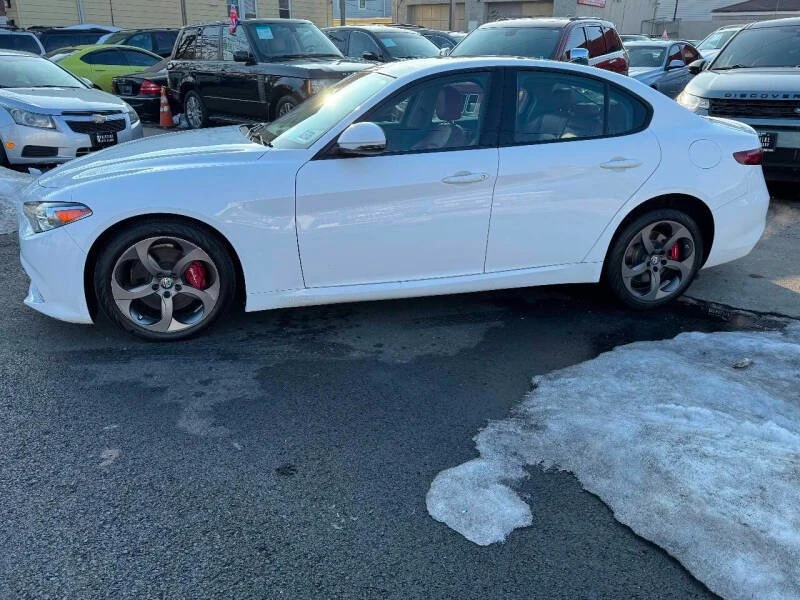 2019 Alfa Romeo Giulia - Image 4 of 17