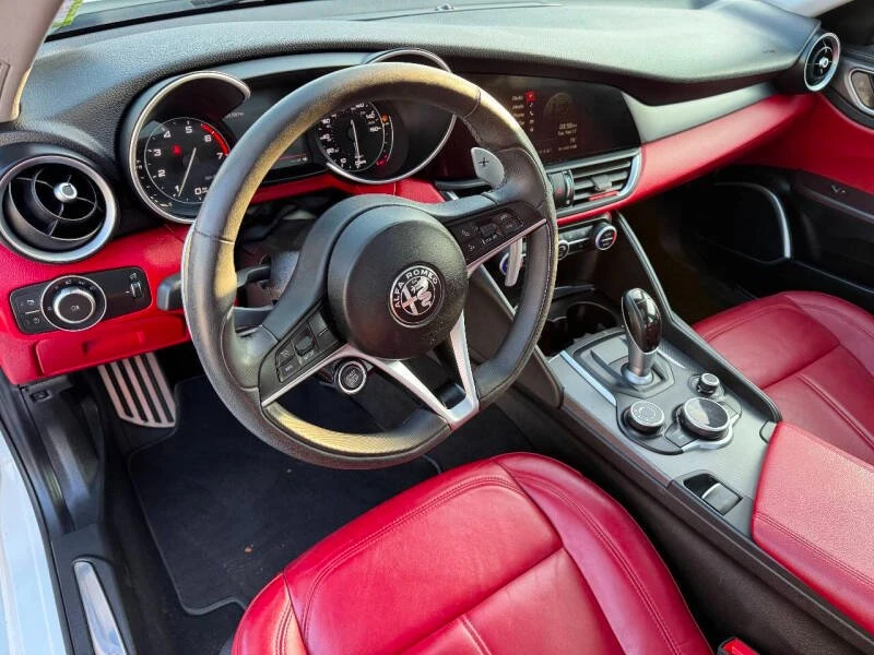 2019 Alfa Romeo Giulia - Image 9 of 17