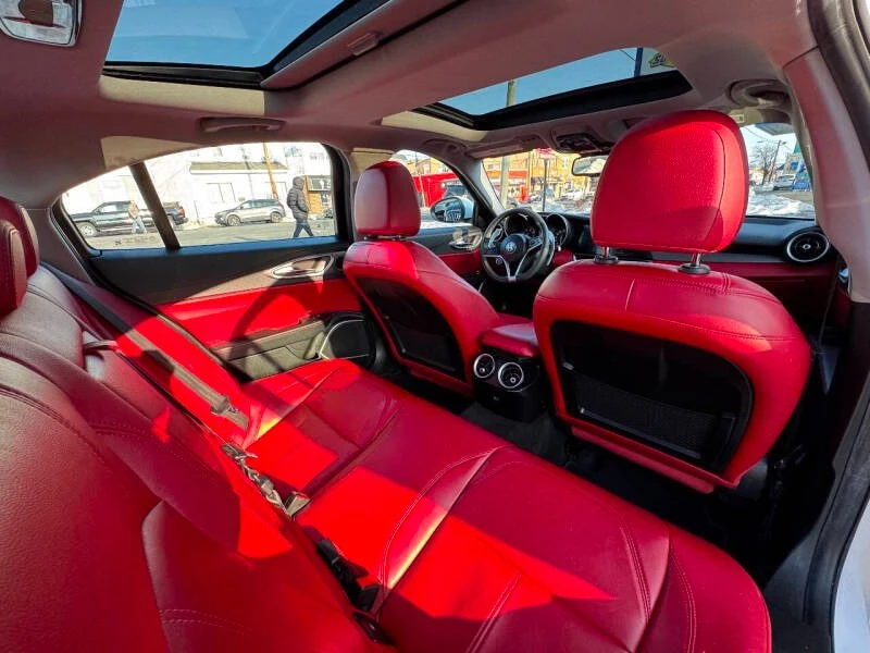 2019 Alfa Romeo Giulia - Image 12 of 17