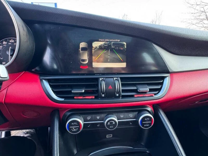 2019 Alfa Romeo Giulia - Image 15 of 17