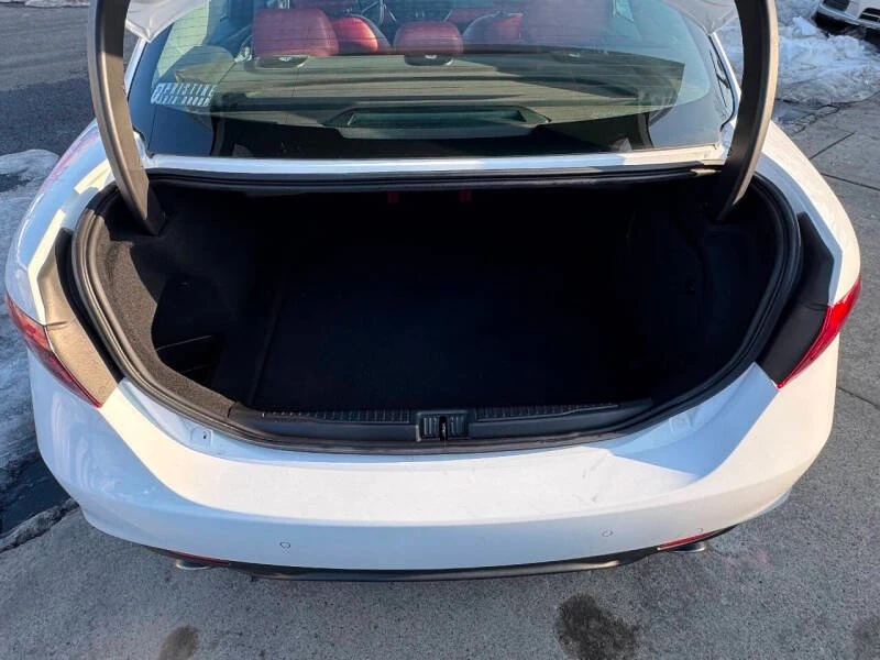 2019 Alfa Romeo Giulia - Image 14 of 17