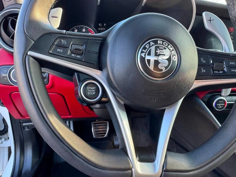 2019 Alfa Romeo Giulia - Image 10 of 17