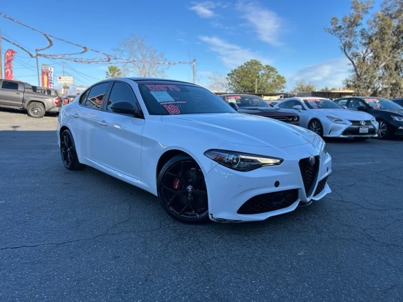 2019 Alfa Romeo Giulia - Image 5 of 12