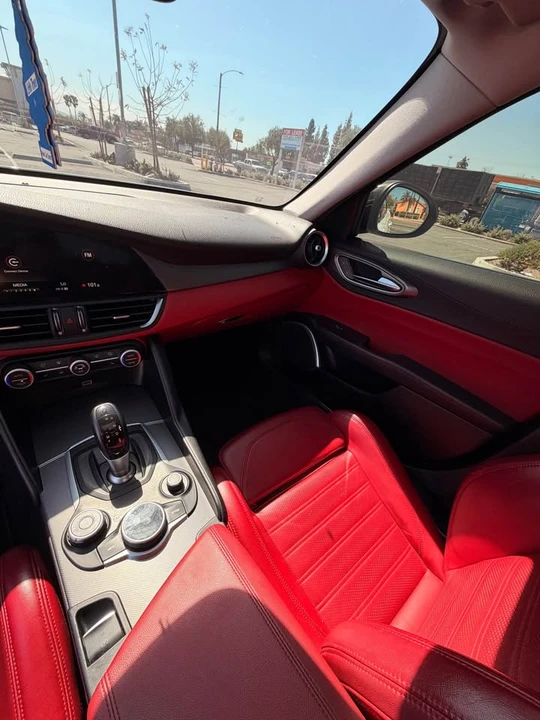 2019 Alfa Romeo Giulia - Image 6 of 11