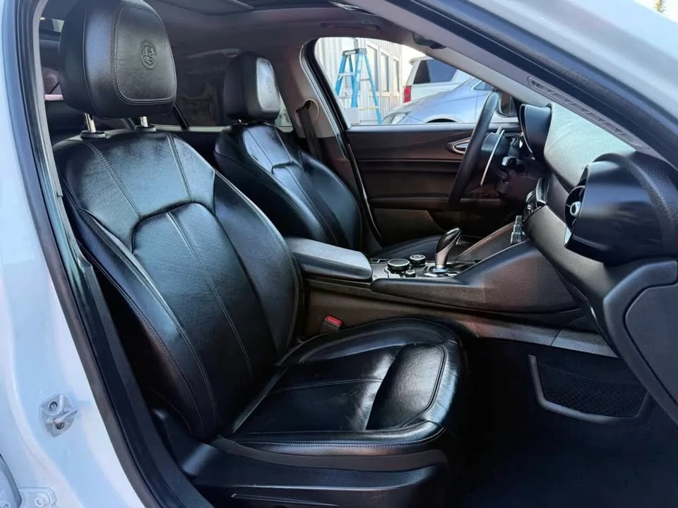 2019 Alfa Romeo Giulia - Image 18 of 20