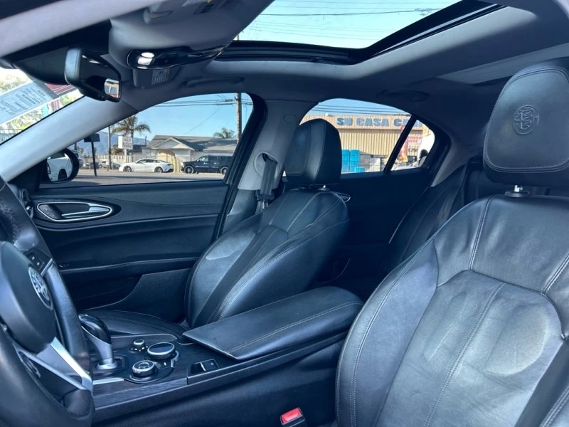 2019 Alfa Romeo Giulia - Image 5 of 7
