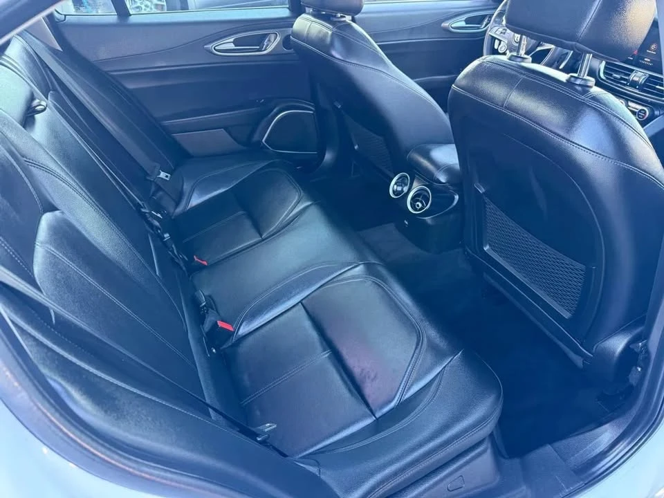2019 Alfa Romeo Giulia - Image 17 of 20