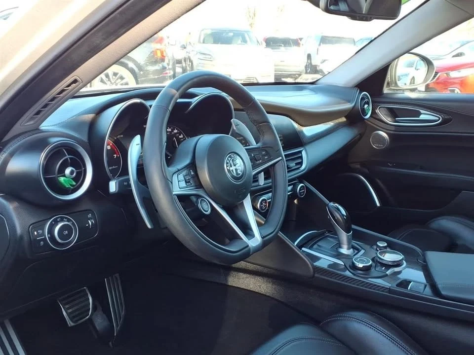 2019 Alfa Romeo Giulia - Image 11 of 20